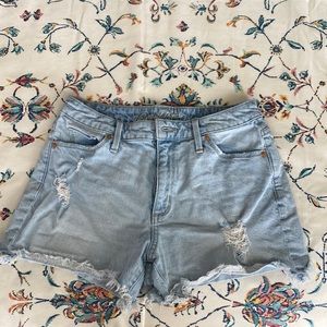 Light wash jean shorts size 4